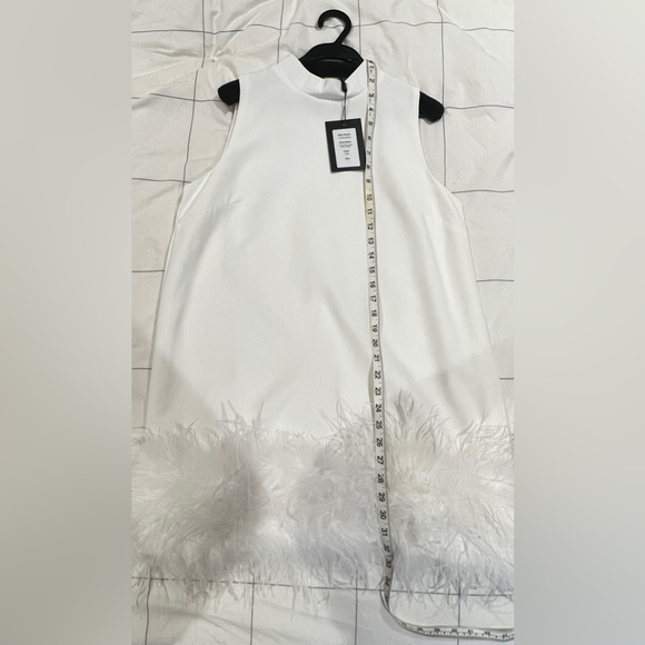 NEVER WORN ** NEW WITH TAGS WHITE FEATHER MINI - Picture 7 of 8